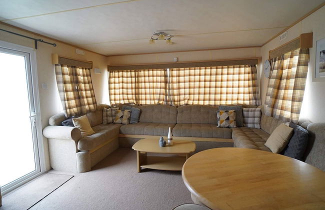 Pets go Free Family 3 Bed Caravan With Decking - Photo 14