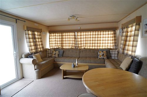 Photo 10 - Pets go Free Family 3 Bed Caravan With Decking