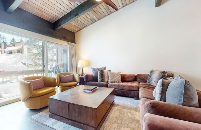 Mid Century Modern Cabin - Walk to Village! - Foto 19
