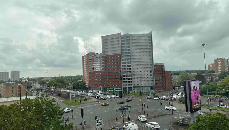 Photo 1 - Modern 1-bed Apartment in Birmingham