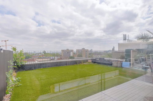 Photo 32 - Chic 2BD Flat With Roof Terrace - Kilburn