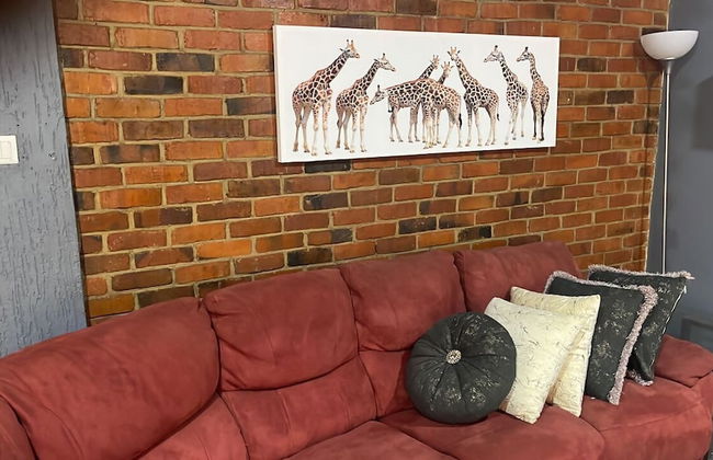 Cozy Bricks Apartment - Photo 6