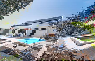Foto 1 - Brand NEW 3br2ba Villa With Pool in Great Location