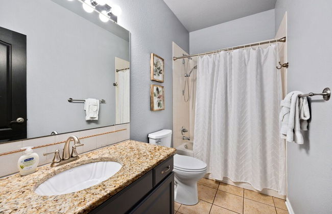 Spacious Home W/ Fun Amenities | Lake & Mtn Views - Foto 16