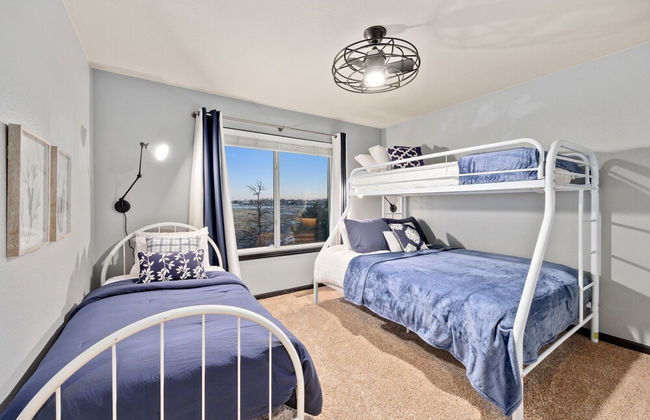 Spacious Home W/ Fun Amenities | Lake & Mtn Views - Foto 2