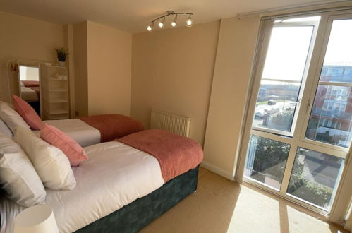 Foto 5 - Free Parking Near City Centre & Stadium Sleeps 6-8