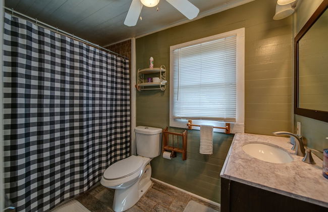 Moonshiner's Cabin Minutes From Two Wheels! - Photo 23