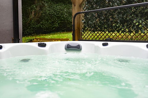 Foto 13 - The Headingley House Leeds - Hot Tub - Sleeps Up To 12 - EV Charging