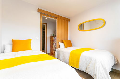Foto 11 - Designer Luxury Two Bedroom Apartment