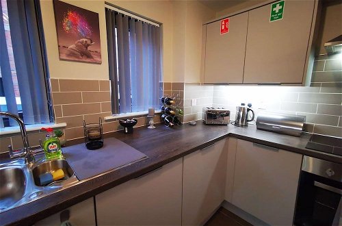 Photo 10 - Luxurious 2-bed Apartment in Belfast Centre