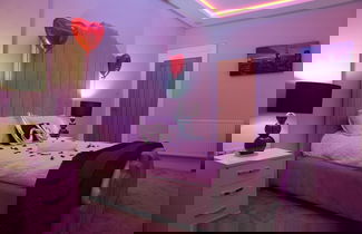 Photo 1 - 1 Bed Flat - Sleeps 2 - Hot Tub - Parking - Wifi