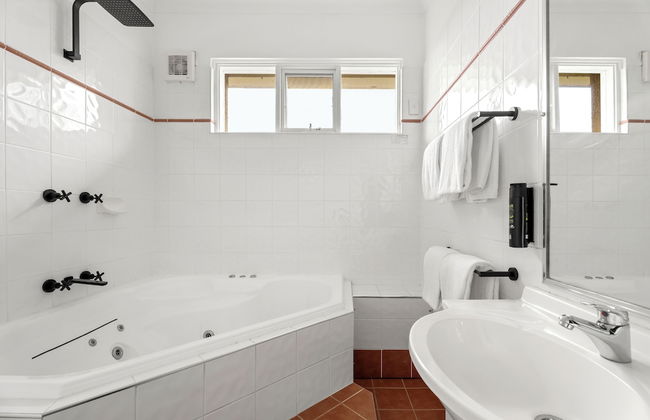 Montblu at Echo Point - Photo 64