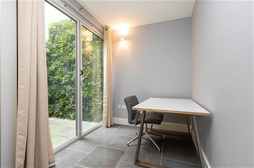 Photo 16 - Bright and Stylish 2 Bedroom House in Shoreditch