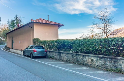 Photo 19 - Flower House With Lake View by Wonderful Italy