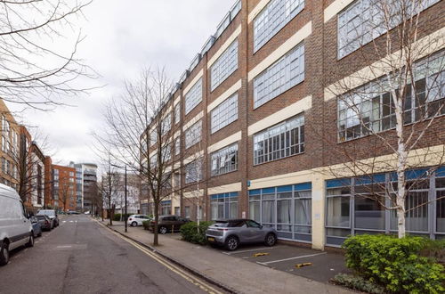 Photo 28 - The Camberwell Loft - Captivating 2bdr Flat