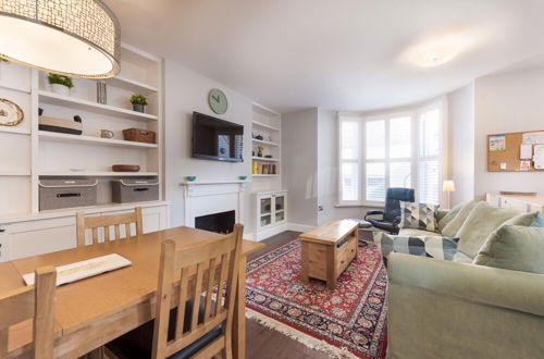 Photo 3 - Attractive Apartment With Private Patio in Fashionable Fulham by Underthedoormat