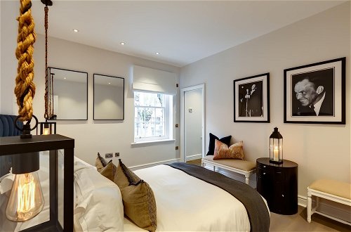Photo 5 - Flawless Eight-bedroom Cheyne Family Home in the Heart of Chelsea