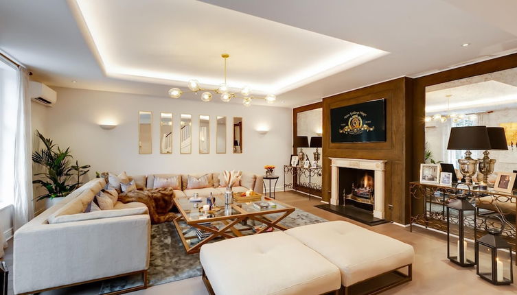 Foto 1 - Flawless Eight-bedroom Cheyne Family Home in the Heart of Chelsea