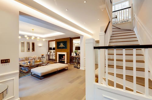 Photo 11 - Flawless Eight-bedroom Cheyne Family Home in the Heart of Chelsea