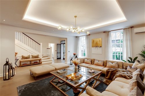 Photo 2 - Flawless Eight-bedroom Cheyne Family Home in the Heart of Chelsea