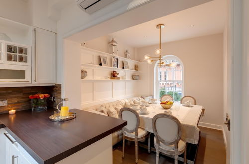 Photo 8 - Flawless Eight-bedroom Cheyne Family Home in the Heart of Chelsea