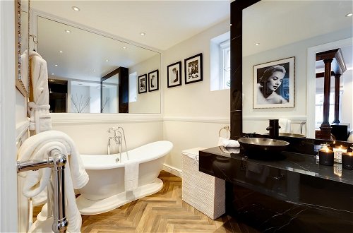 Foto 14 - Flawless Eight-bedroom Cheyne Family Home in the Heart of Chelsea