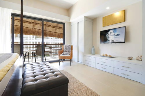 Photo 15 - Luxury 2BR PH With Private Pooldeck Steps Away From the Beach