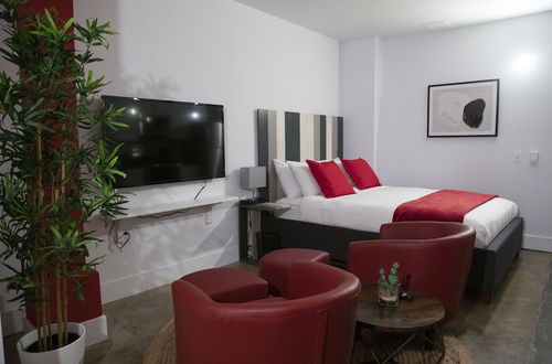 Photo 11 - Cameo Hotel and Suites