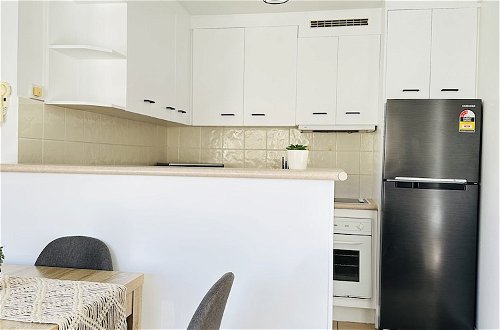 Photo 3 - Modern Apartment in Chevron Island