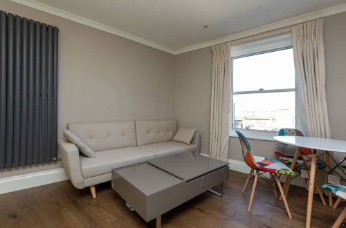 Photo 23 - Spacious & Pristine 2BD Flat - Balham