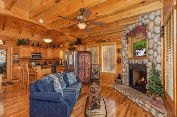 Foto 11 - Luxurious Nine Bears Home Minutes Away to Gatlinburg by Redawning