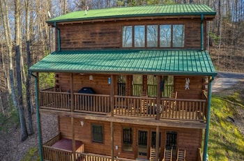 Foto 28 - Luxurious Nine Bears Home Minutes Away to Gatlinburg by Redawning