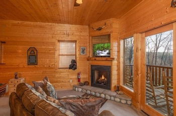 Foto 12 - Luxurious Nine Bears Home Minutes Away to Gatlinburg by Redawning