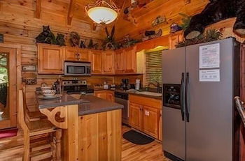 Foto 8 - Luxurious Nine Bears Home Minutes Away to Gatlinburg by Redawning