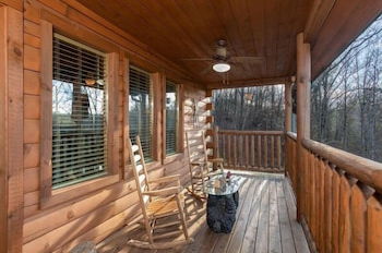 Foto 23 - Luxurious Nine Bears Home Minutes Away to Gatlinburg by Redawning