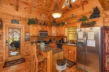Foto 9 - Luxurious Nine Bears Home Minutes Away to Gatlinburg by Redawning