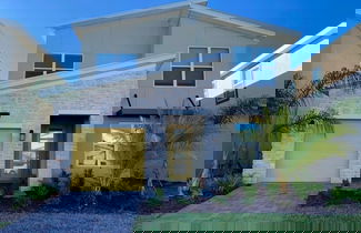 Foto 1 - Beautiful And Spacious 5 Bed Pool Home 5 Bedroom Home by RedAwning