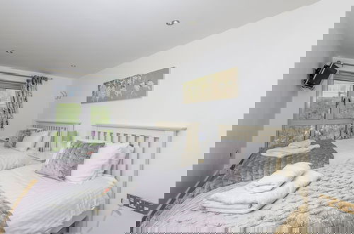 Photo 5 - The Beach House & Porth Sands Apartments