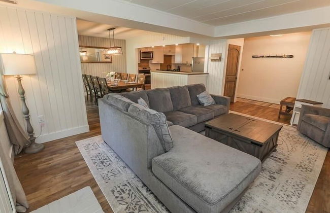 Seven Springs 2 Bedroom Premium Condo, Pet Friendly! by RedAwning - Foto 10