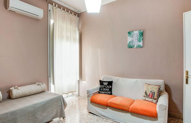 City Apartment w/ Balcony - Photo 14