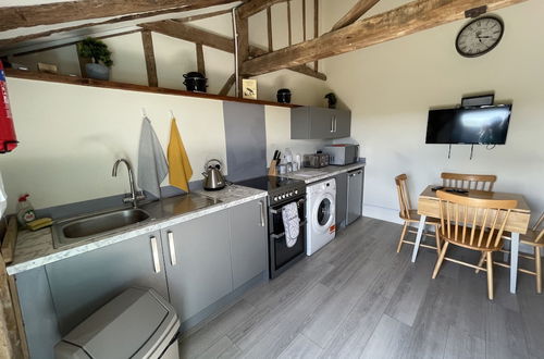 Photo 8 - The Cow Shed 2-bed Apartment in Bradwell on Sea