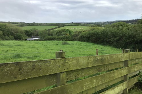 Photo 16 - Cozy Camborne Studio Retreat With two Single Beds