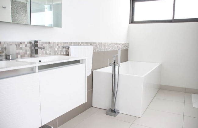 Latitude Luxury Seafront Apartments - Foto 46