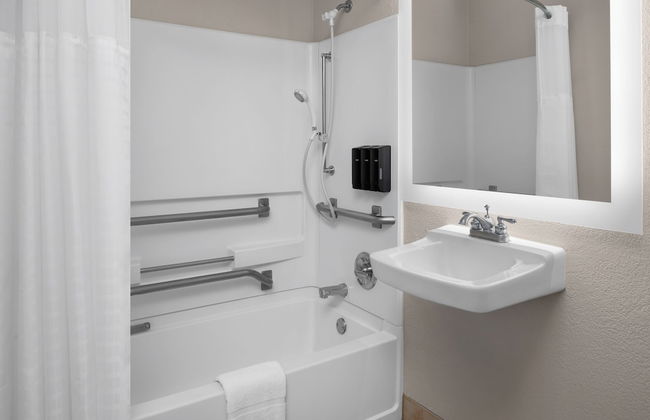 Larkspur Landing Extended Stay Suites Hillsboro - Photo 17