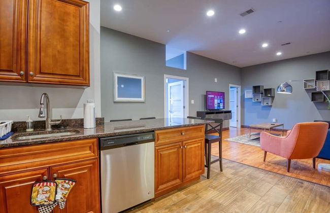 Sosuite 2BR Apt w W D Gym On-site Restaurant - Foto 12