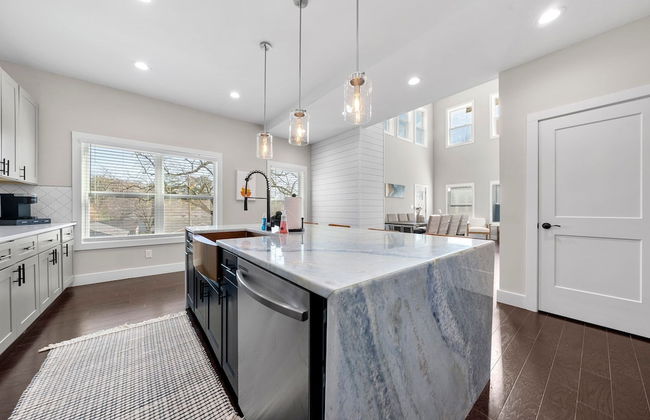 New Luxury Family Friendly Home Centrally Located - Foto 7