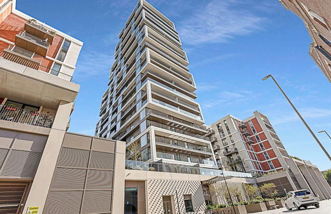 Luxurious 3-bed Sky-high Battersea Gem - Foto 31