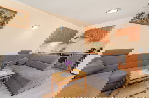 Foto 8 - Apartment with Parking by Renters