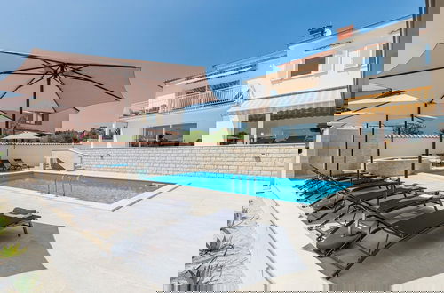 Foto 33 - Aesthetic Villa With Private Pool