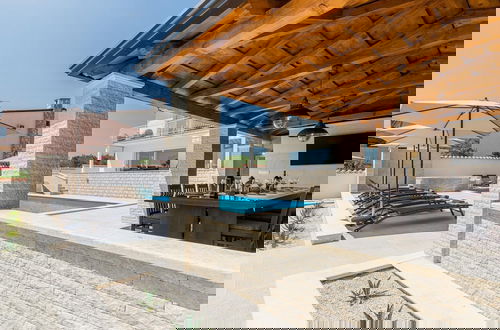 Foto 16 - Aesthetic Villa With Private Pool